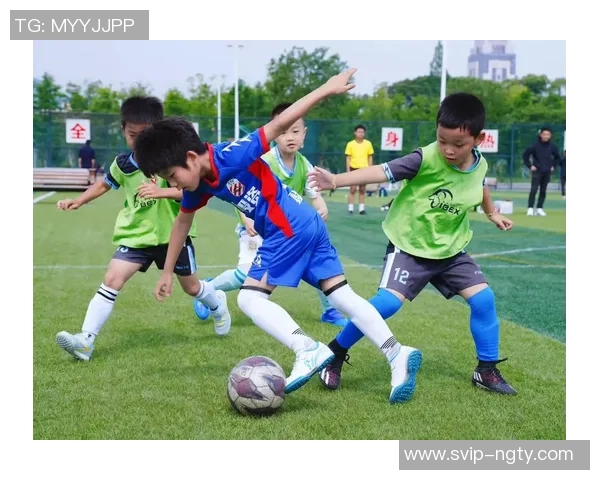 青春在绿茵场上飞扬高中足球带给我的成长与梦想